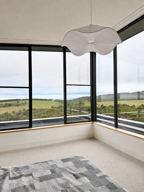 What a view!! 👀

Our Elevate windows keep things bright, open and uninterrupted - exactly what you want in a space like this!